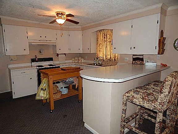 5th image of 710 Julia St