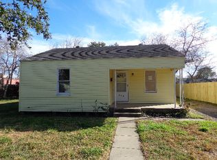 915 E Warren Ave, Kingsville, TX 78363