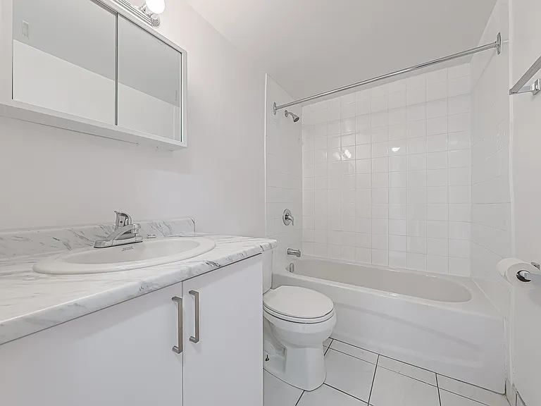 105 Rowena Dr — Photo 10