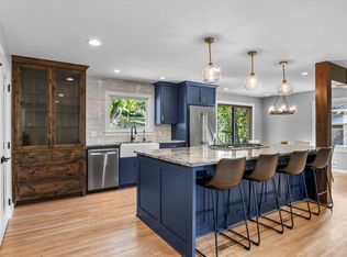 5204 Meadow Rdg, Edina, MN 55439