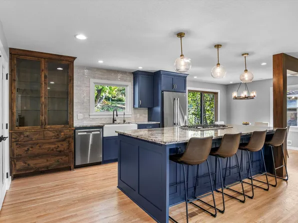 5204 Meadow Rdg, Edina, MN 55439
