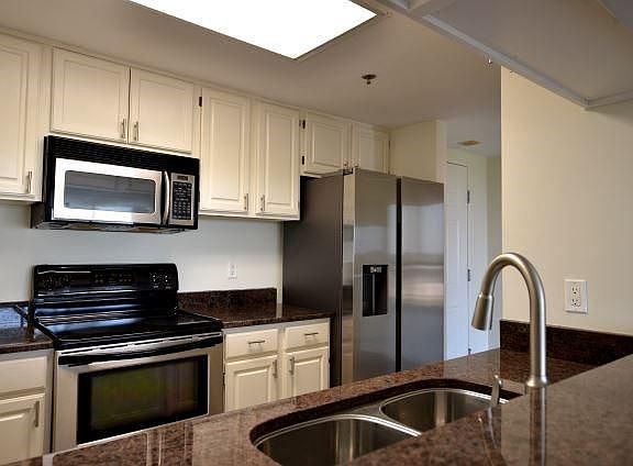 3rd image of 3481 Lakeside Dr NE APT 2308