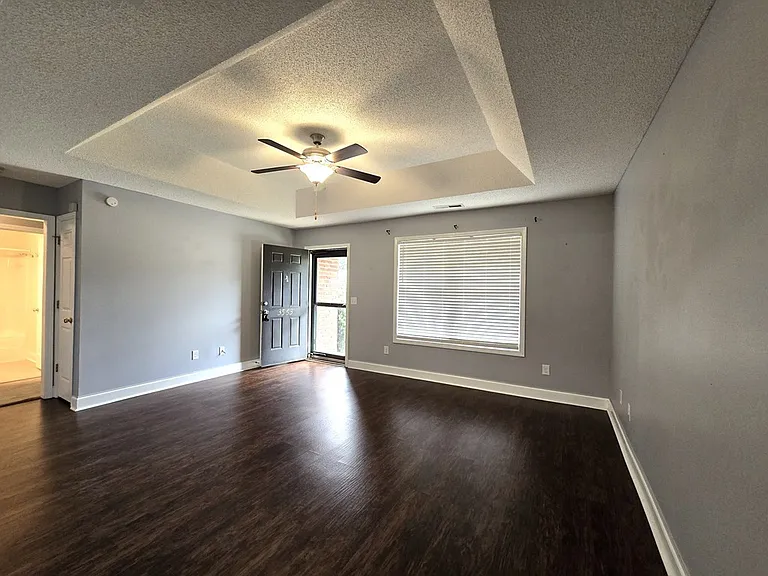 3563 Beacon Dr — Photo 2