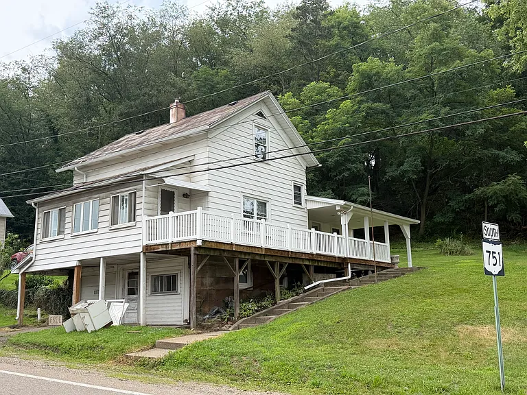 102 W Jefferson St — Photo 2