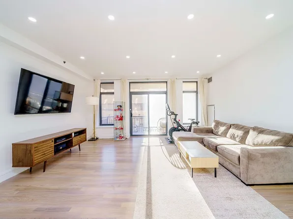 346 Coney Island Ave APT 206, Brooklyn, NY 11218