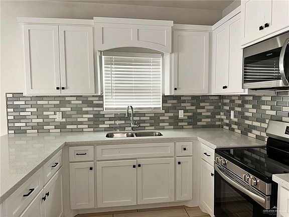4th image of 1019 N Clarence Ave #4
