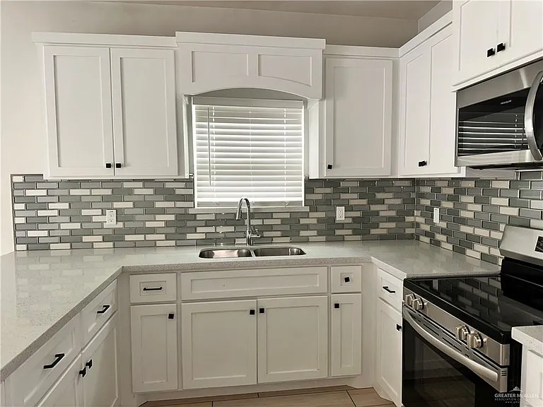 1019 N Clarence Ave #4 — Photo 4