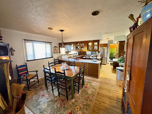 2nd image of 101 Paris Ln