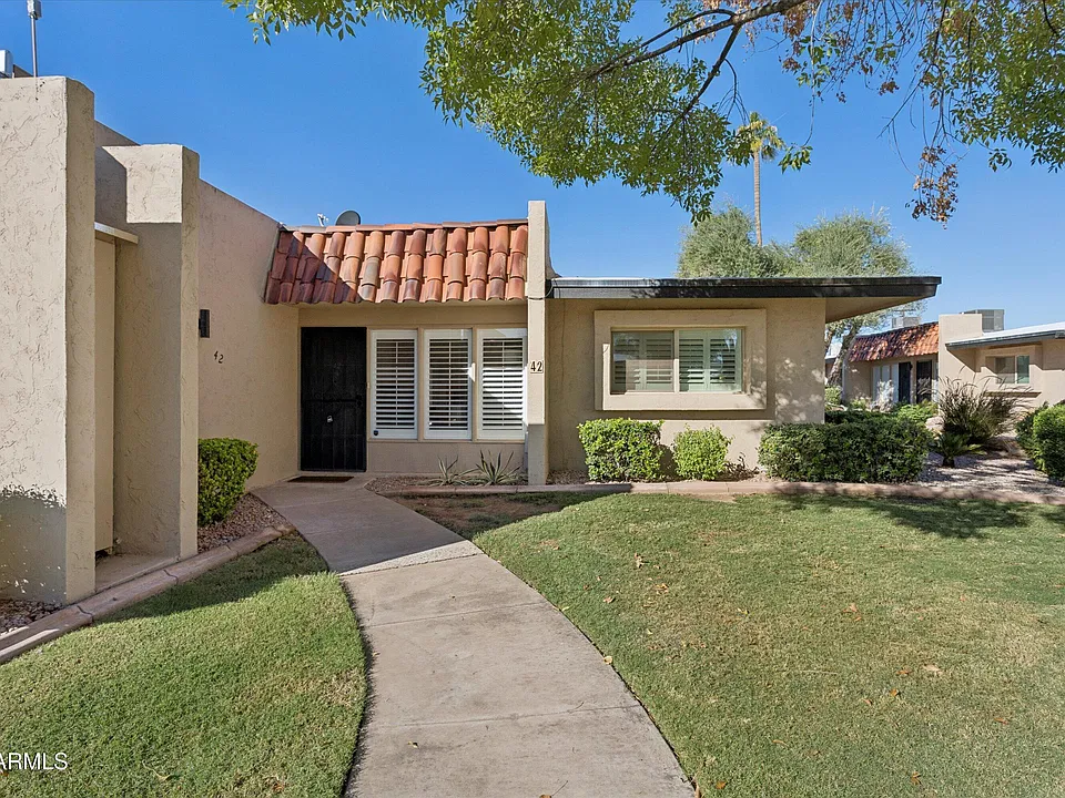 1320 E Bethany Home Rd #42
