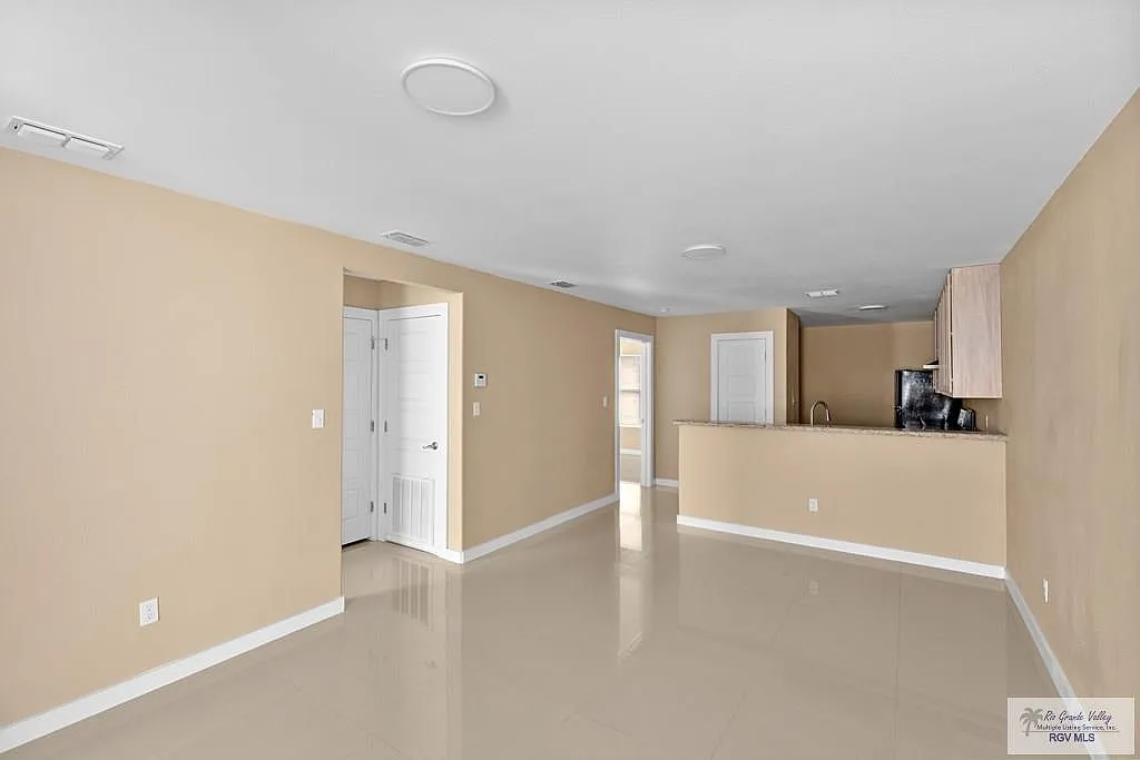2 bed, 2.0 bath, 1000 sqft, $1,100 — Photo 3