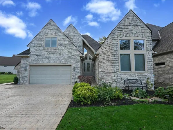 33701 Via San Angelo Dr, Avon, OH 44011