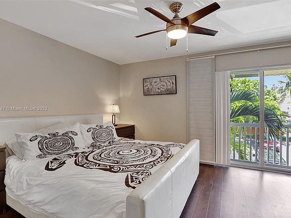 4th image of 1917 NE 3rd St APT 102