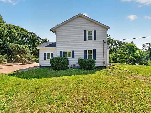 3rd image of 71 Great Neck Rd