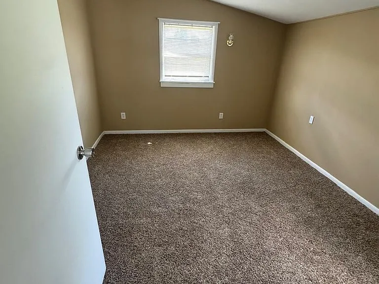 7801 Morgan Rd — Photo 5