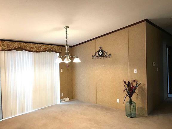 4th image of 20 Deerhaven Ln