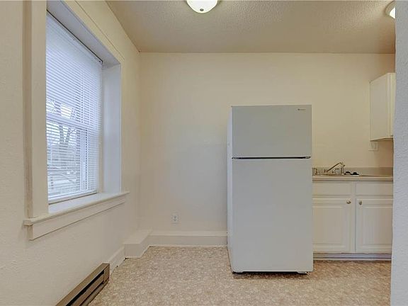 4th image of 301 N Gladstone Blvd