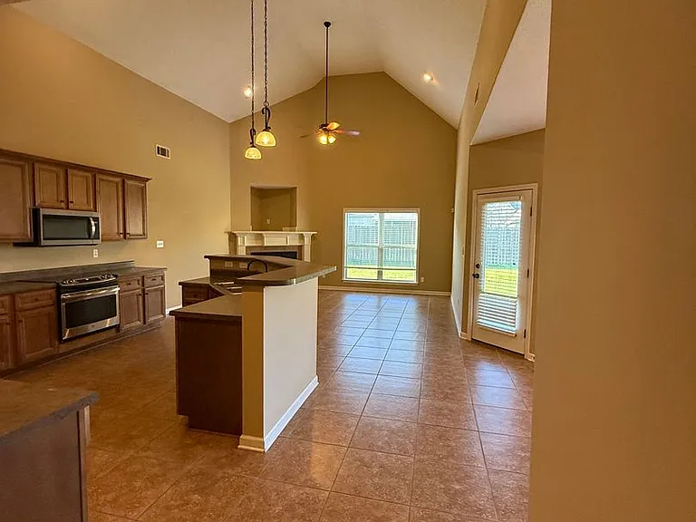 7904 Pips Ridge Ln — Photo 4