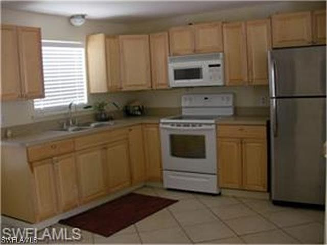 2nd image of 290 Everglades Blvd S