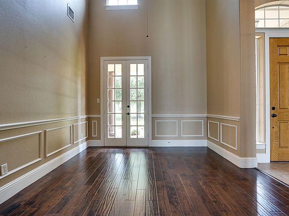 5th image of 2000 Warwick Crescent Ct