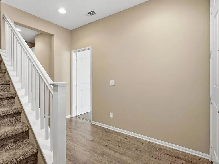 477 Prosperity Dr — Photo 7