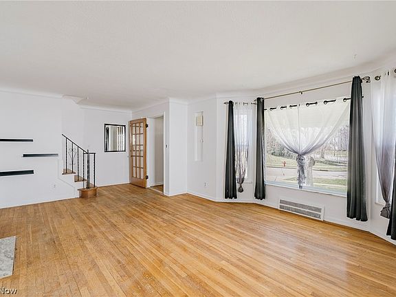 4th image of 1911 Beverly Hills Dr