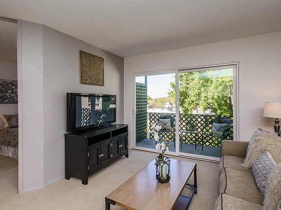 2nd image of 928 Peninsula Ave APT 307