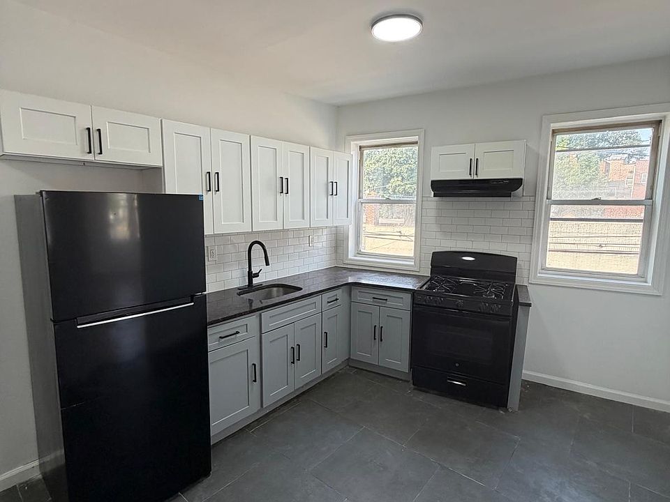 1st image of 397 Myrtle Ave #3