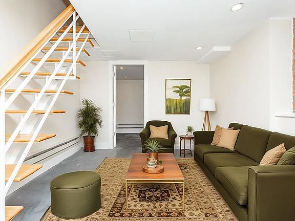 5th image of 236 Irving Ave APT 1R