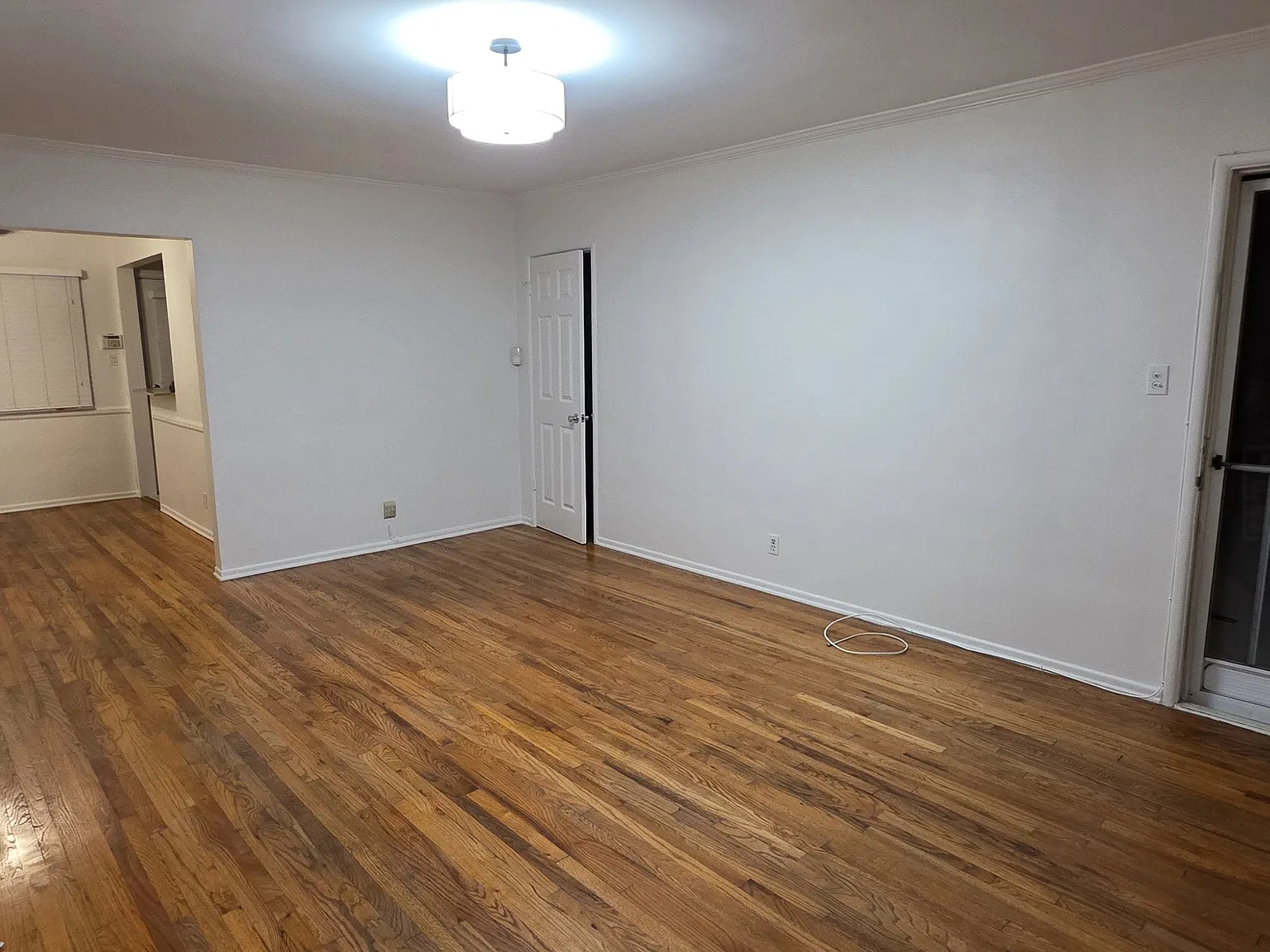 2 bed, 975 sqft, $2,595 — Photo 2