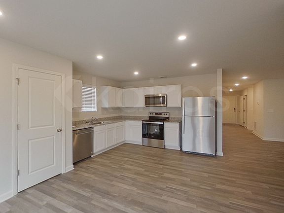 5th image of 304 Laurel Springs Dr
