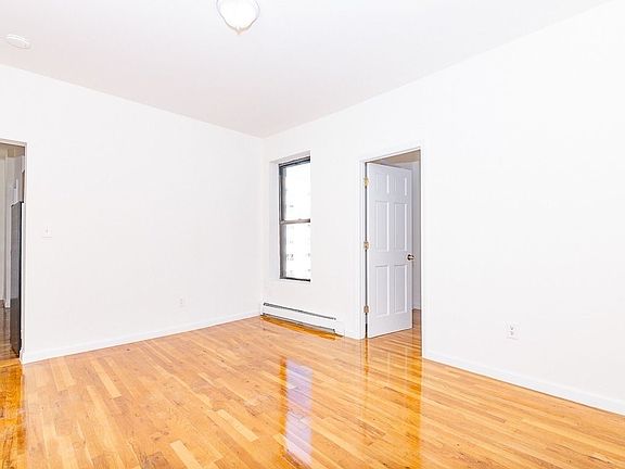 4th image of 879 De Kalb Ave #3B