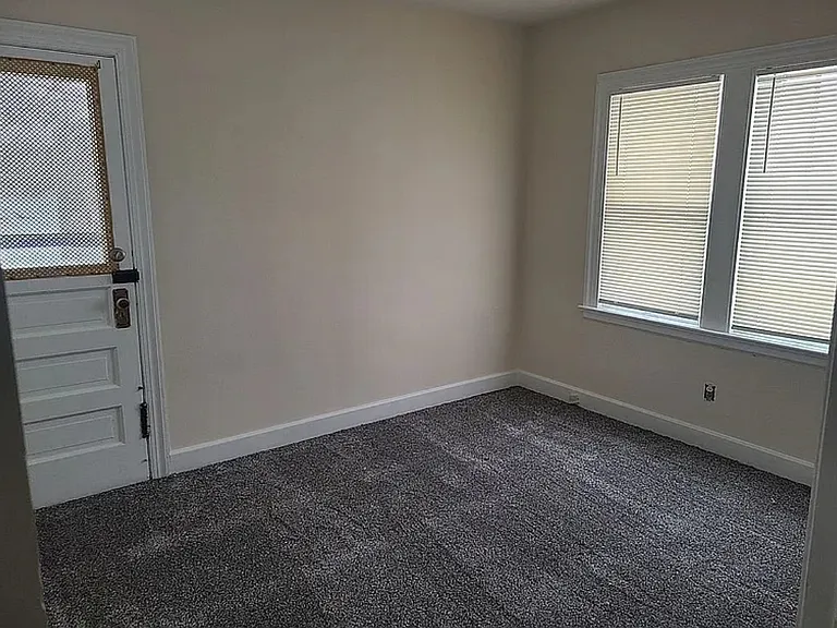 3214 Sherbrooke Rd — Photo 9