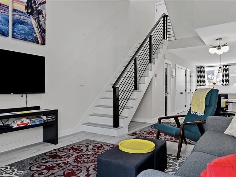 26 W Narragansett Ave #3 — Photo 1