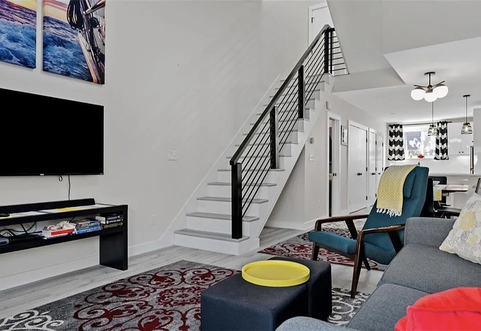 26 W Narragansett Ave #3
