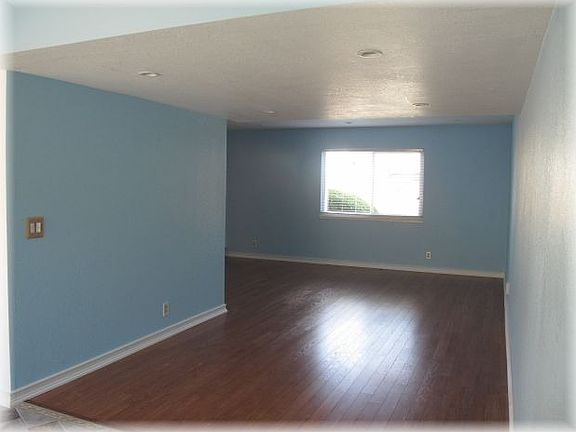4th image of 195 Fairway Glen Ln