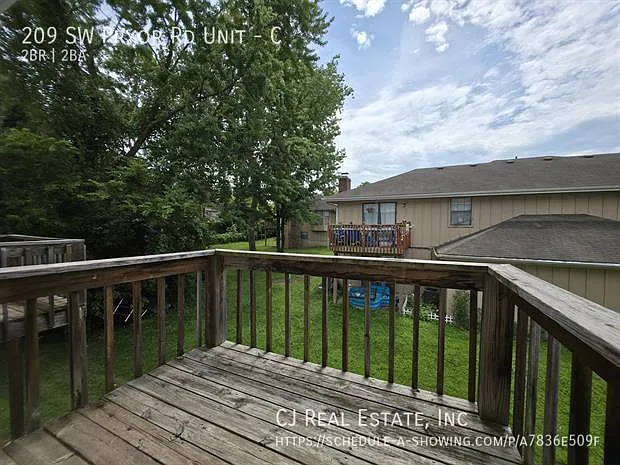 209 SW Pryor Rd #C — Photo 8
