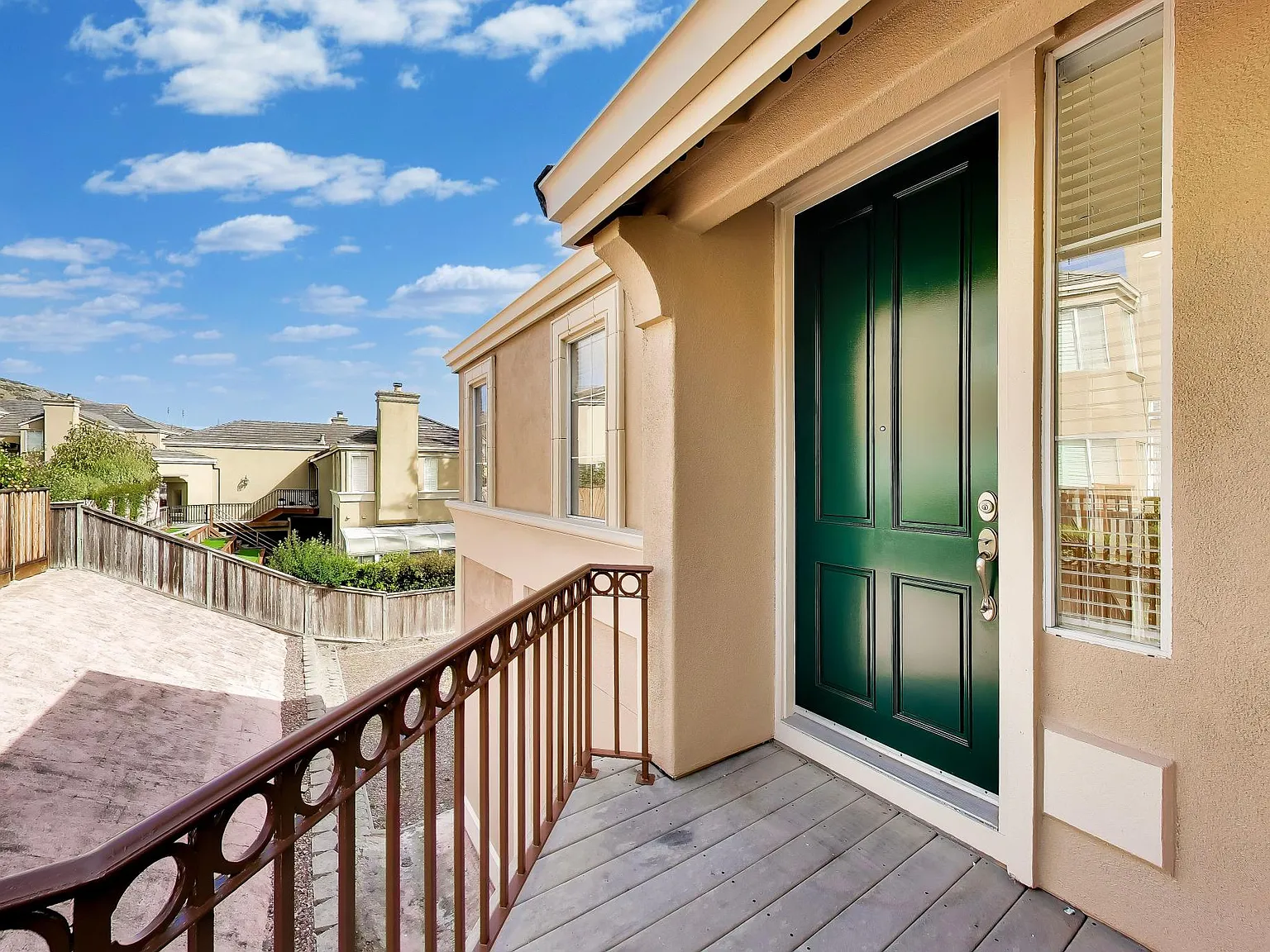 4 bed, 2.5 bath, 2410 sqft, $6,695 — Photo 4