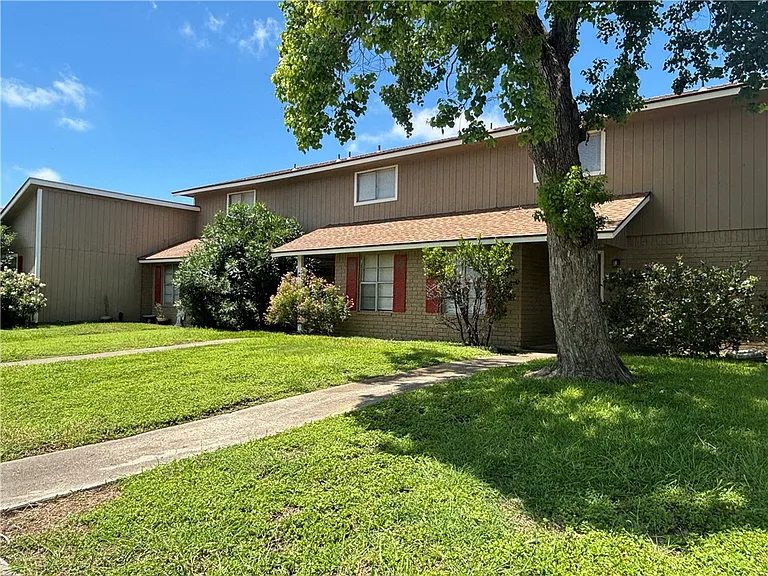 4206 Walnut Hills Dr #D — Photo 2