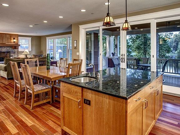 3rd image of 2075 E Beaver Lake Dr SE