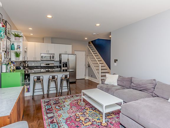 4th image of 2520 W Bloomingdale Ave APT A
