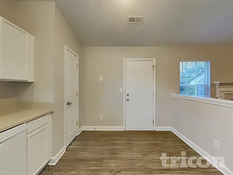 2008 Sunset Village Dr — Photo 6