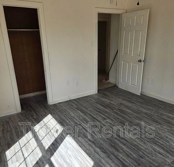 923 Patton Dr — Photo 3