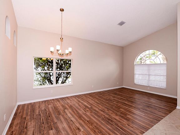 3rd image of 5014 SE Devenwood Way