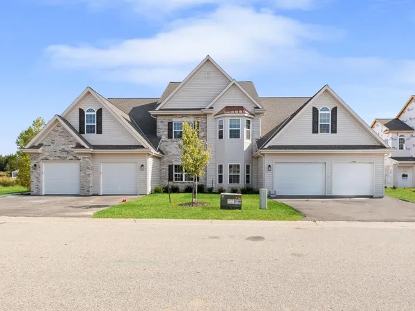 1852 Woodland WAY, Slinger, WI 53086