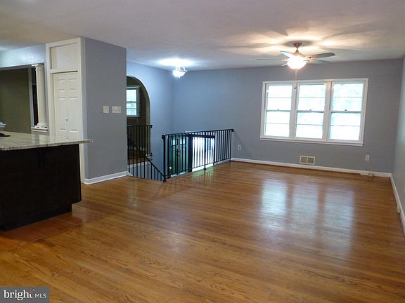 4th image of 2046 Greenwich St