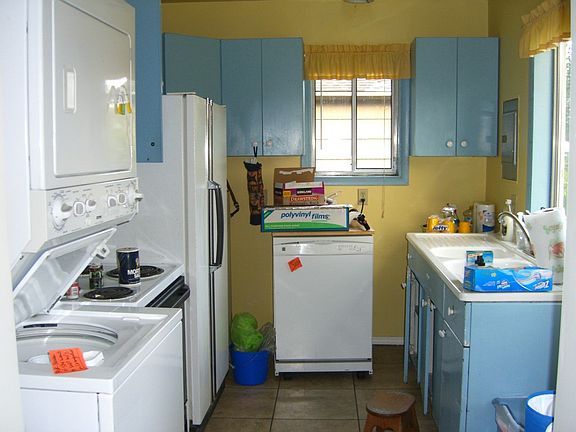 4th image of 907 Woodlawn Ave