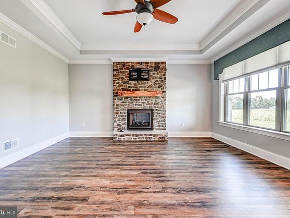 4th image of 29 Smith Cir