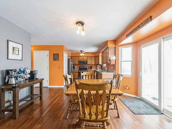 5th image of 13 Danbury Ct
