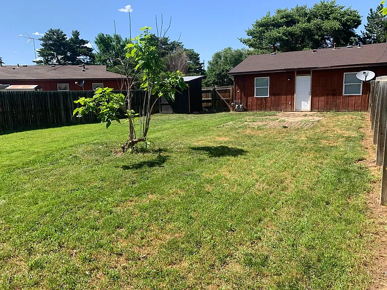 2811 W Olive St — Photo 8