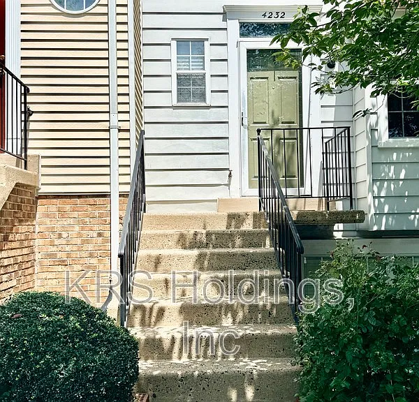 4232 Stockbridge Dr — Photo 2